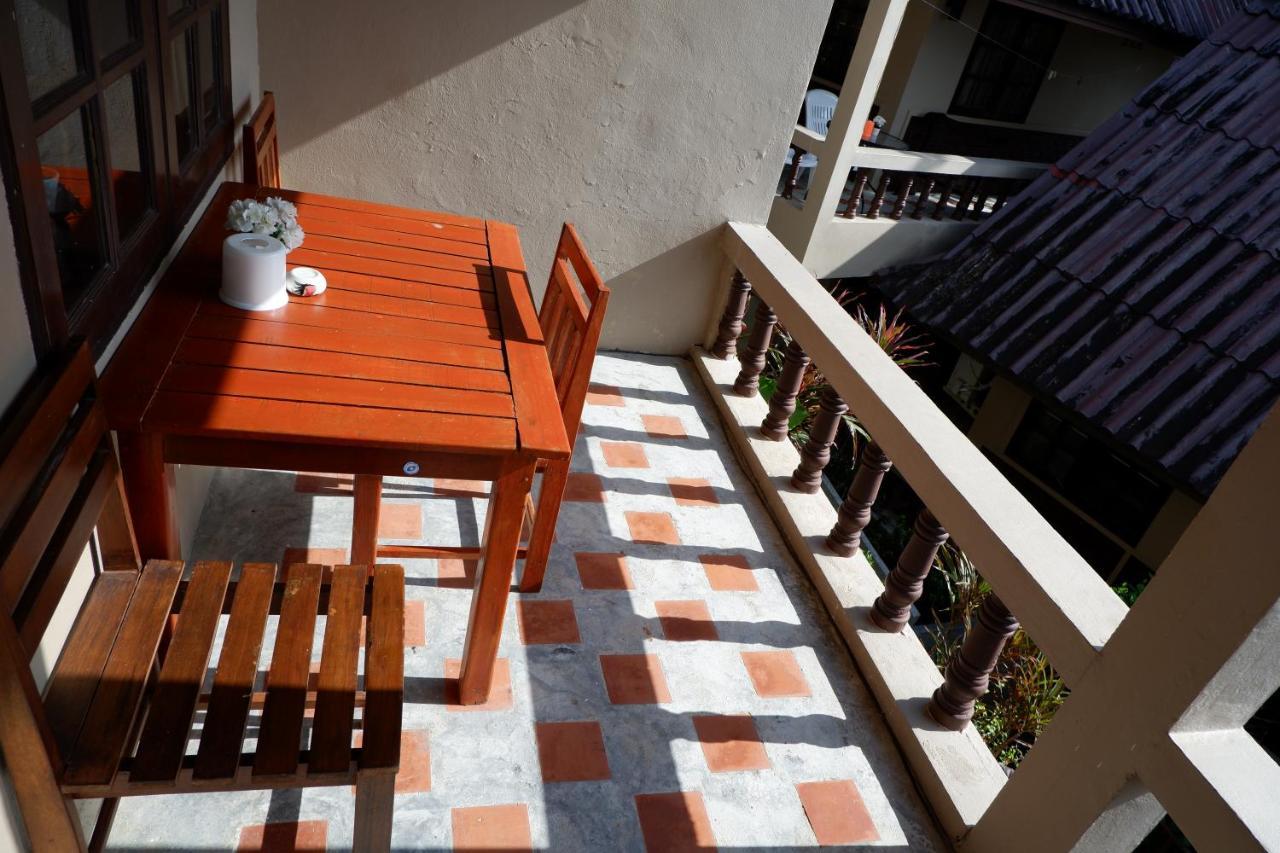 Kata Beachwalk Hotel And Bungalows Ngoại thất bức ảnh