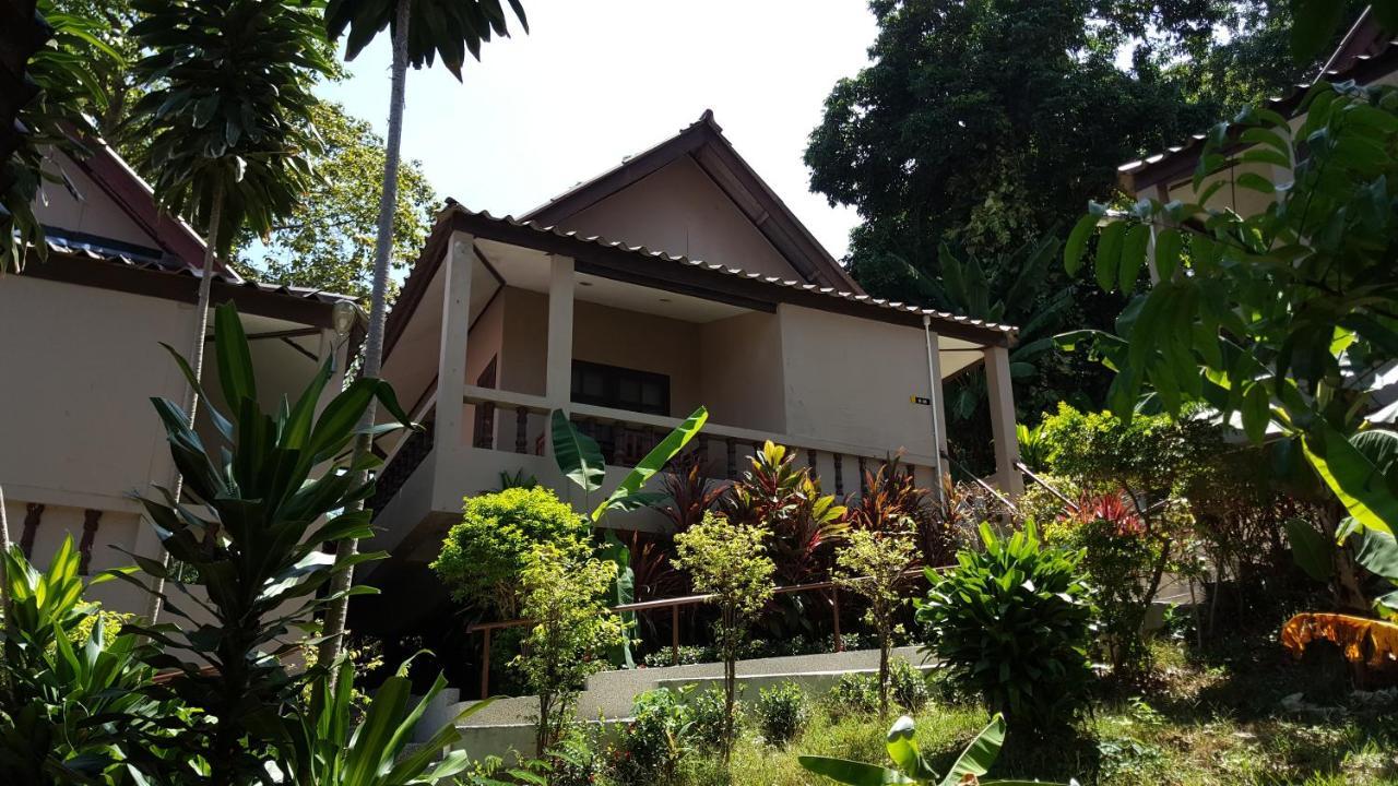 Kata Beachwalk Hotel And Bungalows Ngoại thất bức ảnh