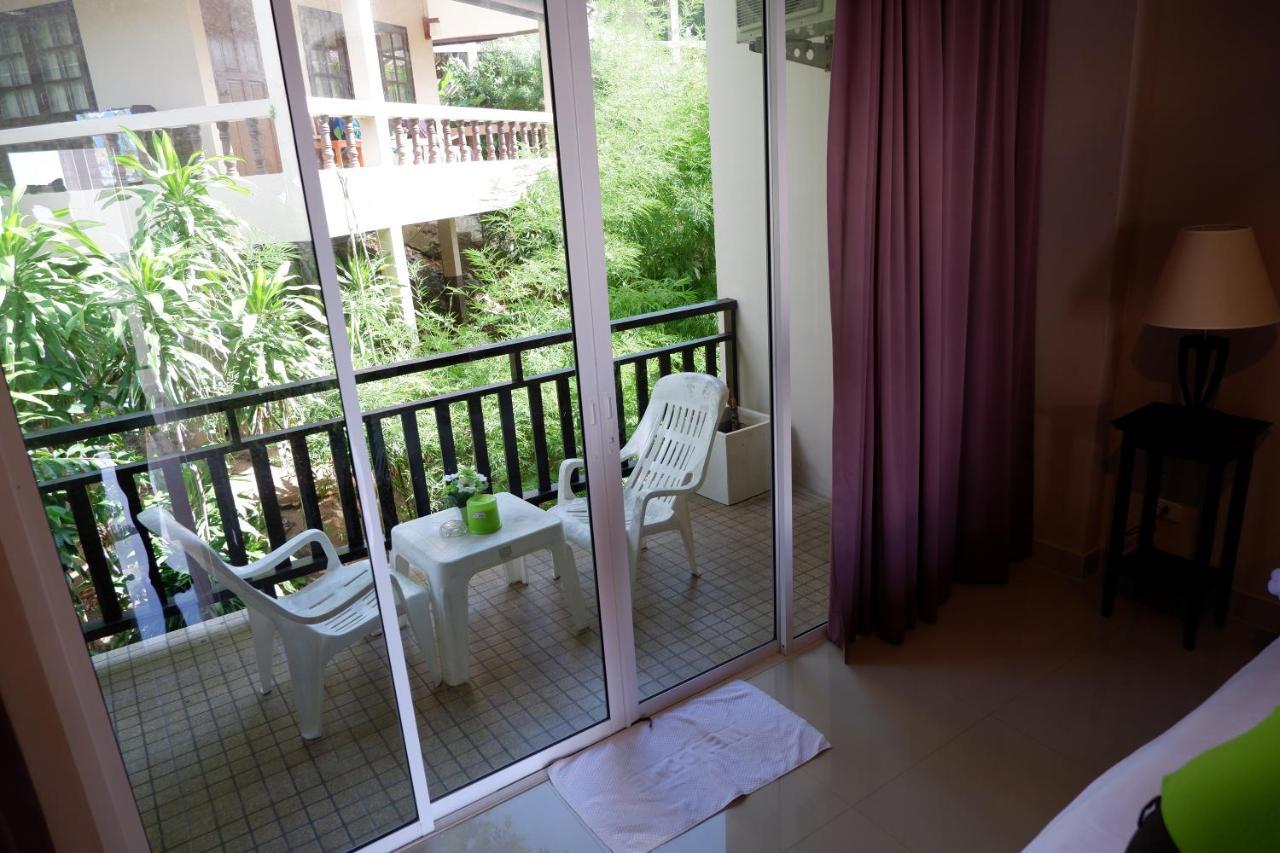 Kata Beachwalk Hotel And Bungalows Ngoại thất bức ảnh