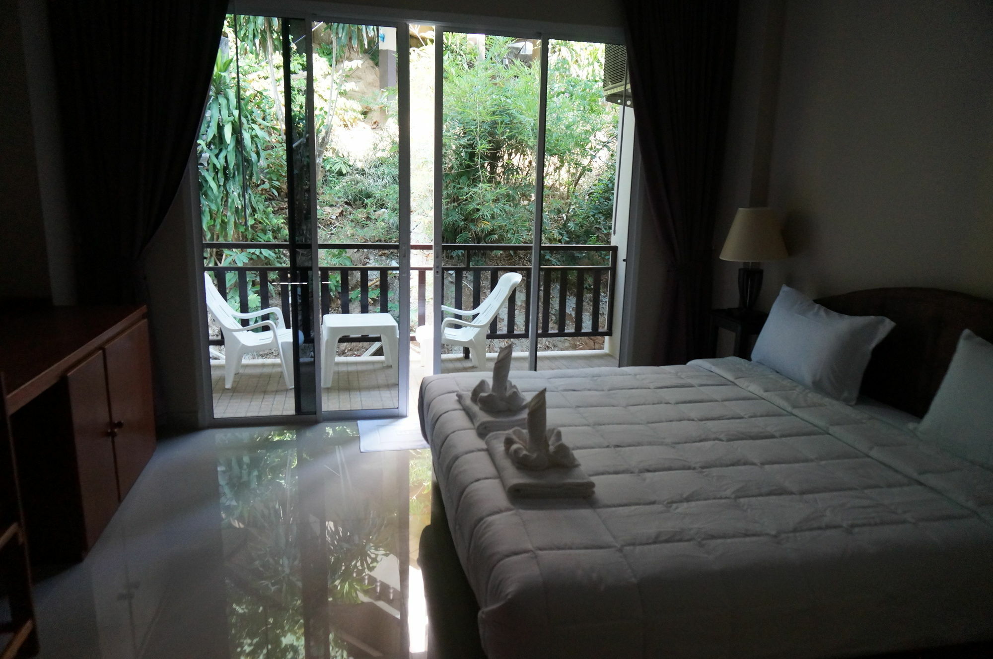 Kata Beachwalk Hotel And Bungalows Ngoại thất bức ảnh