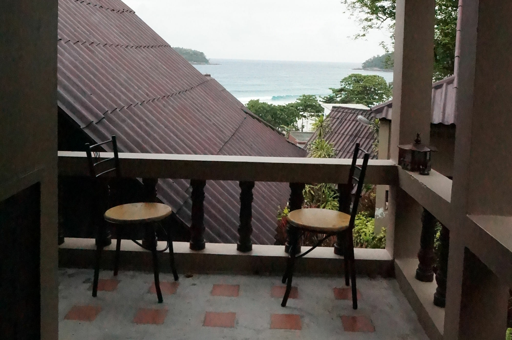 Kata Beachwalk Hotel And Bungalows Ngoại thất bức ảnh