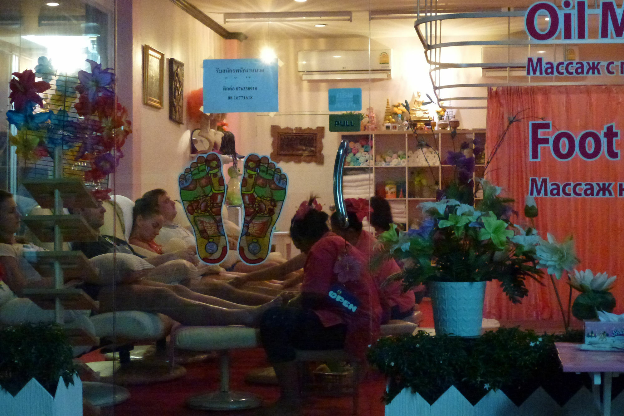 Kata Beachwalk Hotel And Bungalows Ngoại thất bức ảnh