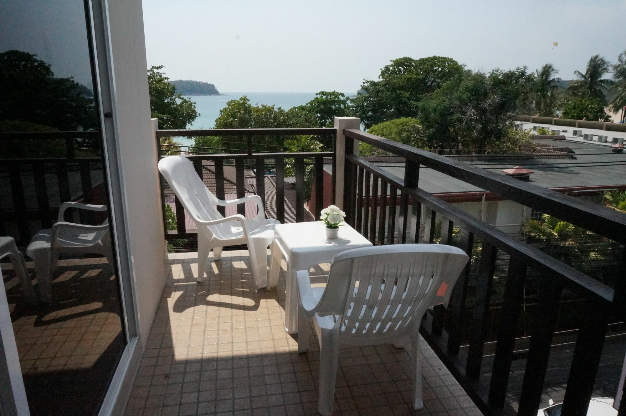 Kata Beachwalk Hotel And Bungalows Ngoại thất bức ảnh