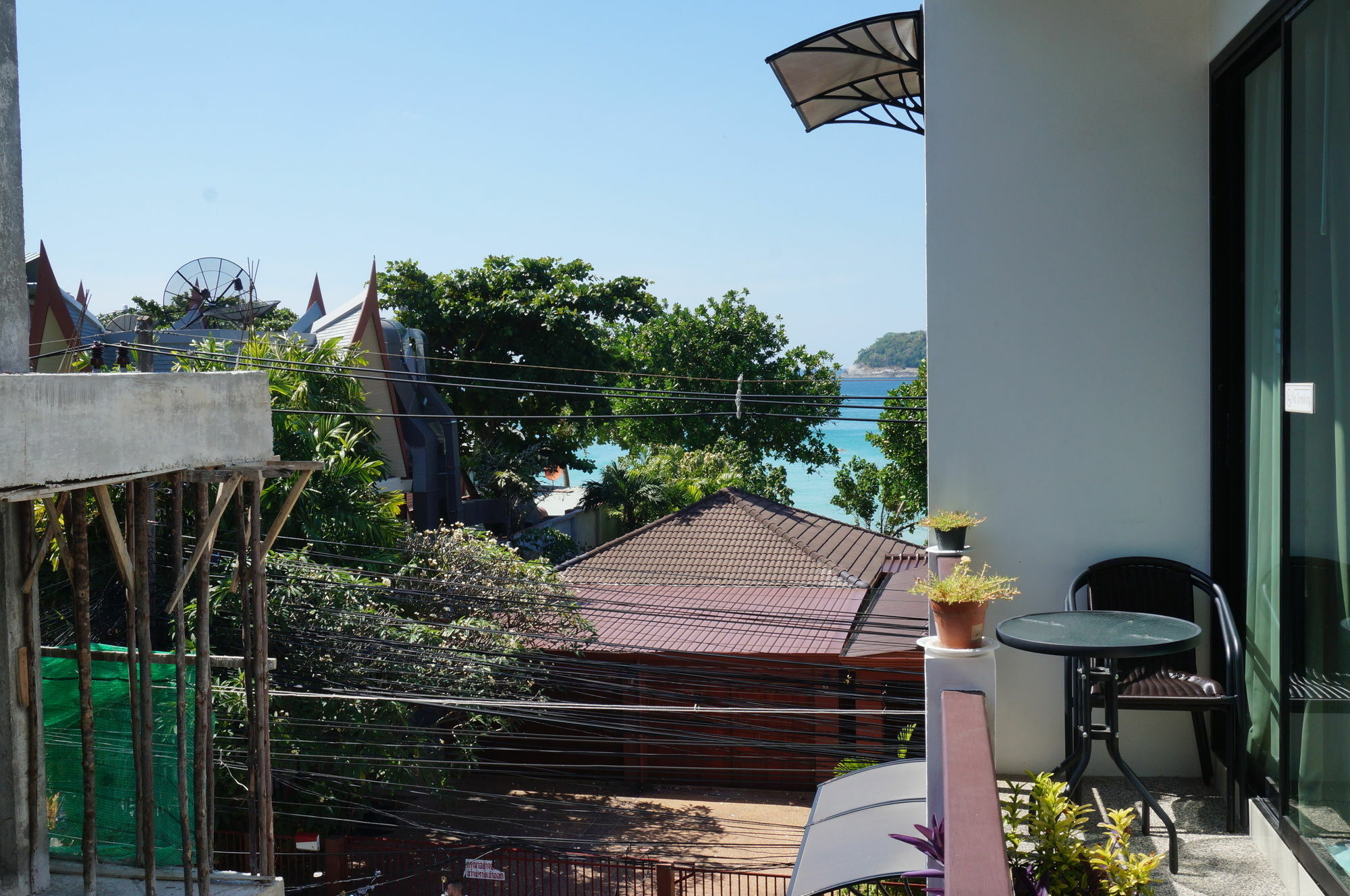 Kata Beachwalk Hotel And Bungalows Ngoại thất bức ảnh