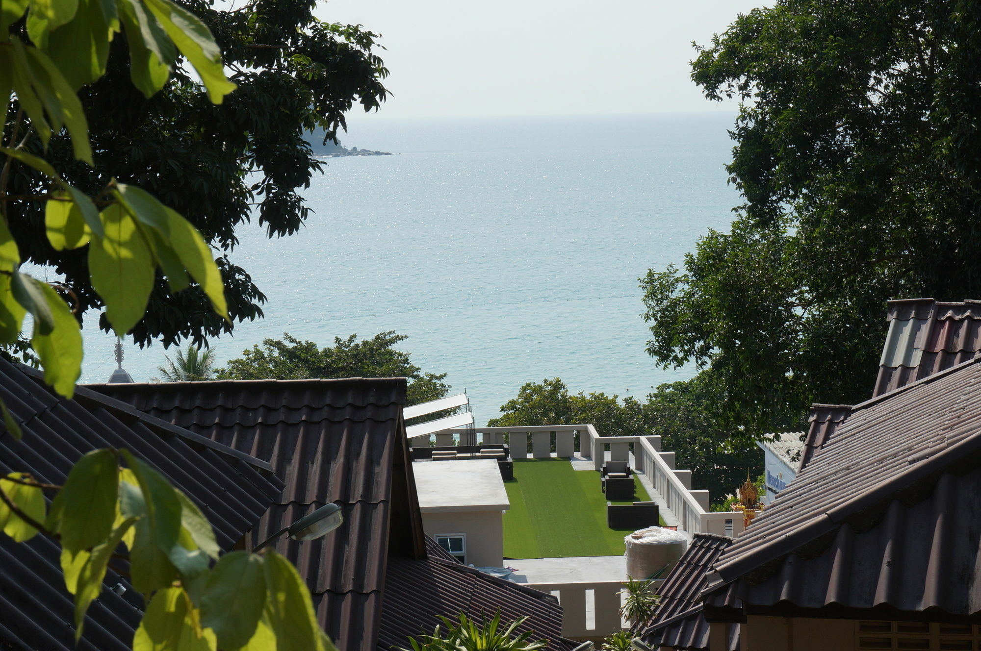 Kata Beachwalk Hotel And Bungalows Ngoại thất bức ảnh