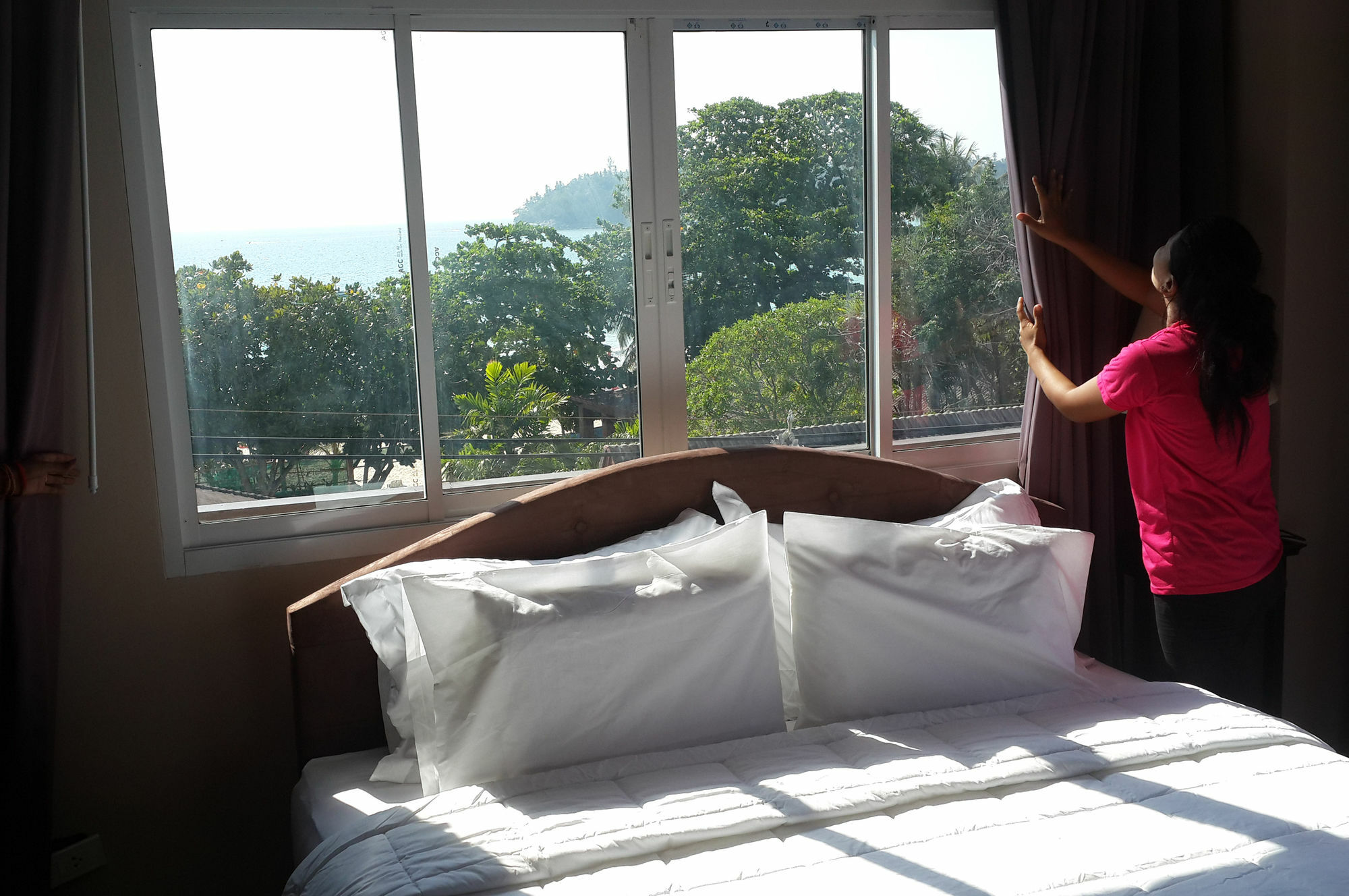 Kata Beachwalk Hotel And Bungalows Ngoại thất bức ảnh