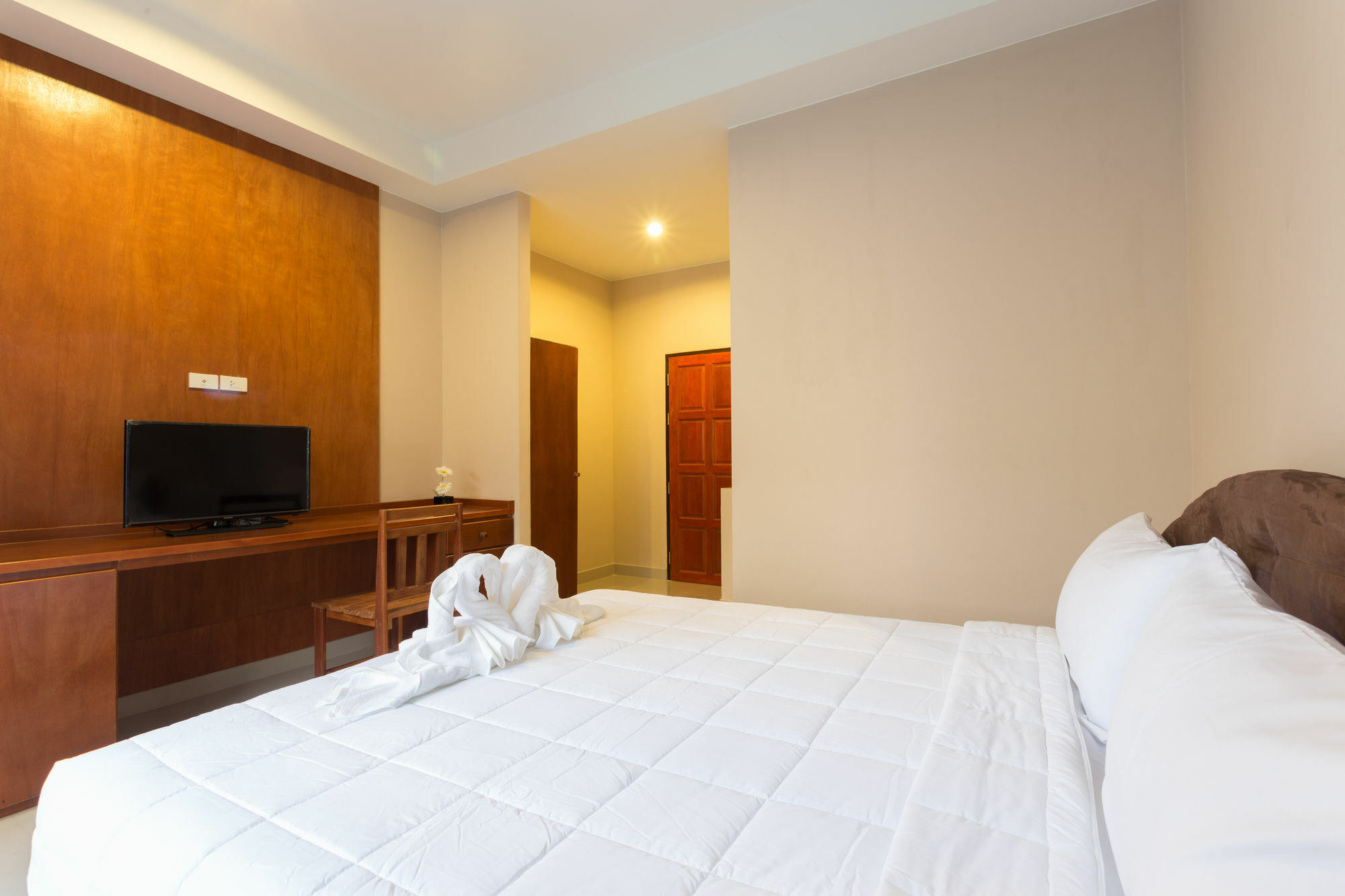 Kata Beachwalk Hotel And Bungalows Ngoại thất bức ảnh