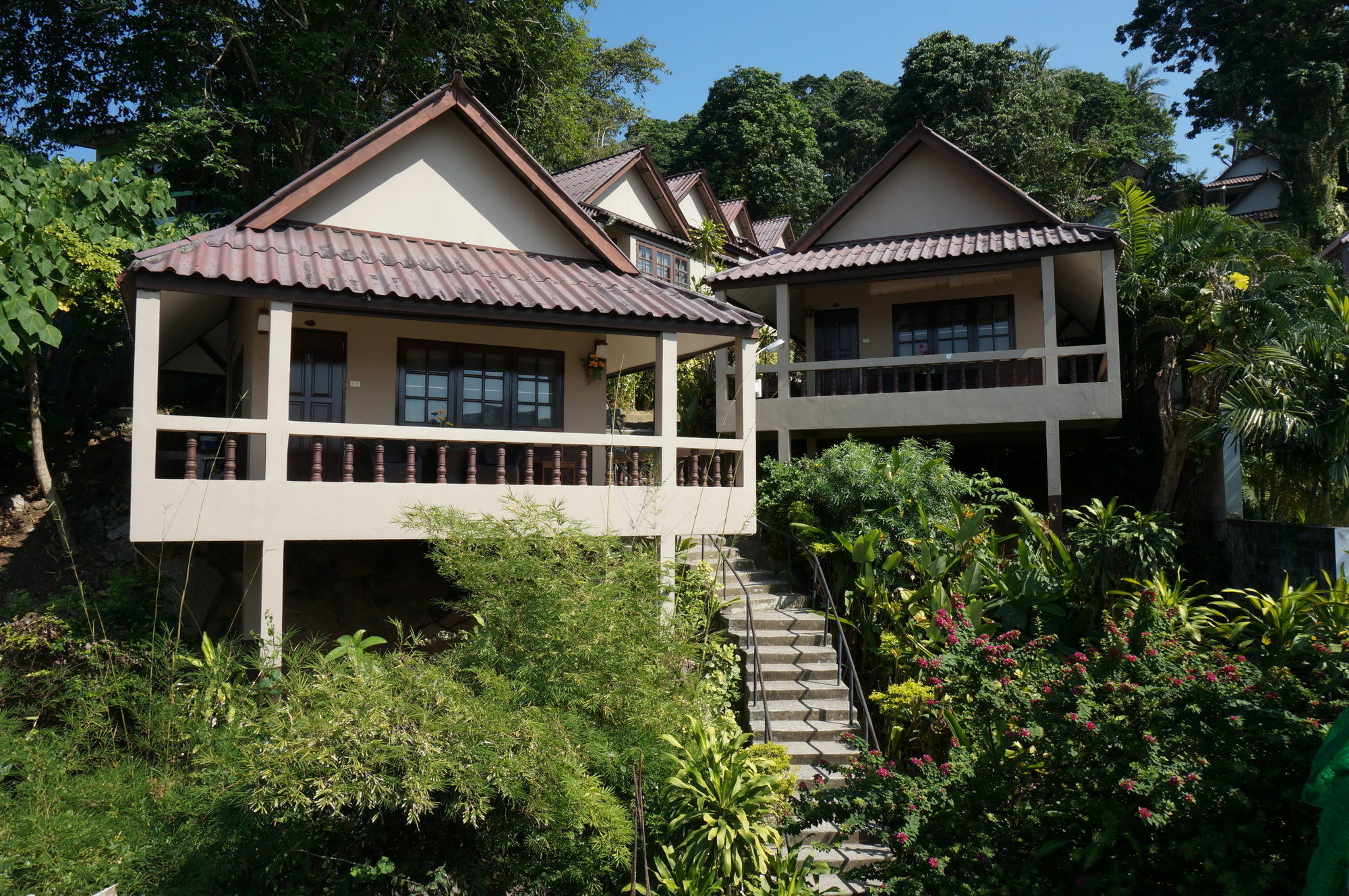 Kata Beachwalk Hotel And Bungalows Ngoại thất bức ảnh